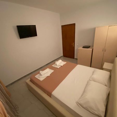 Delfino Hotel Mola Kalyva Eksteriør billede